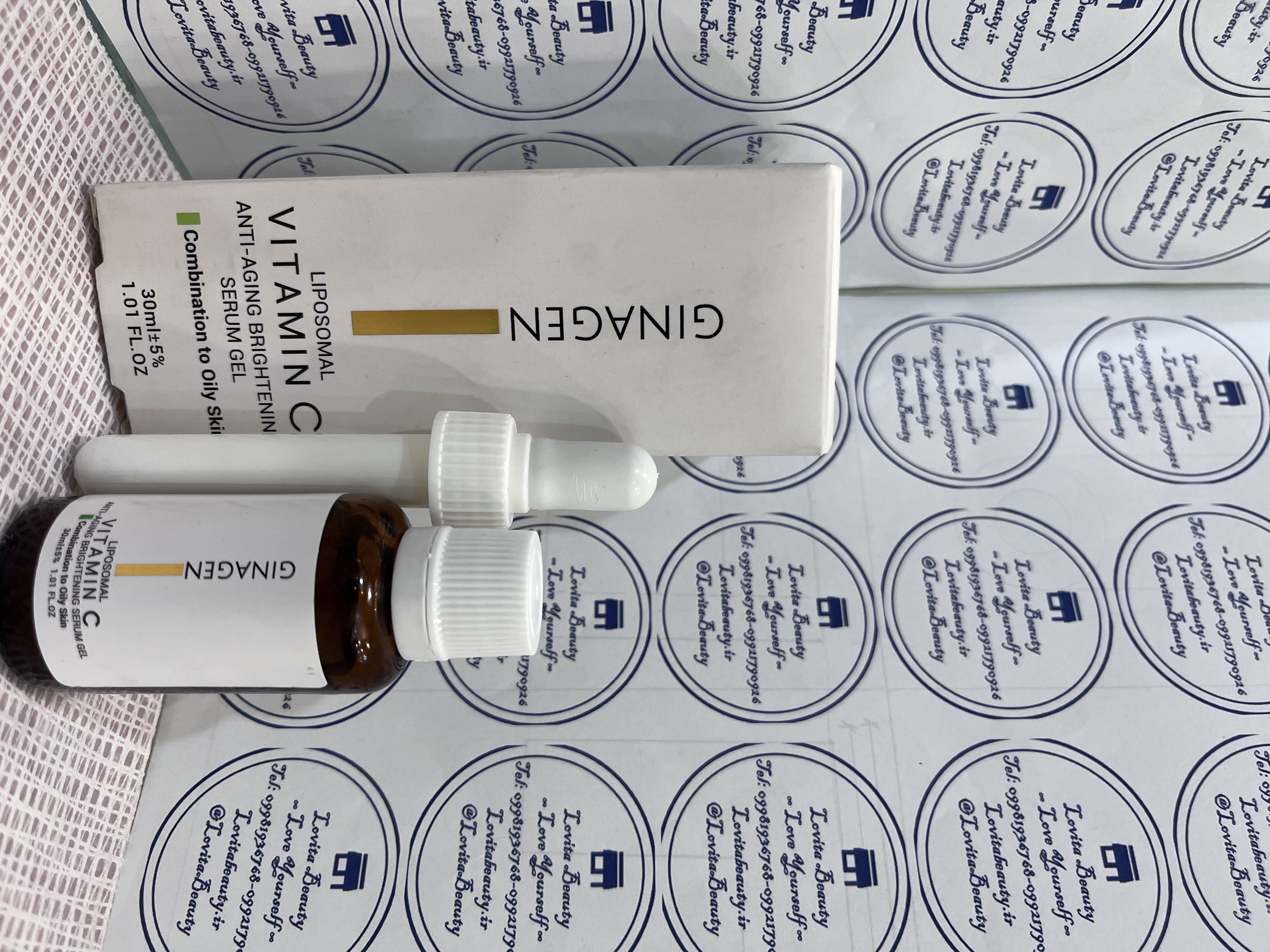 ژل سرم ویتامین C لیپوزومال ژیناژن مناسب پوست چرب و مختلط حجم 30ml