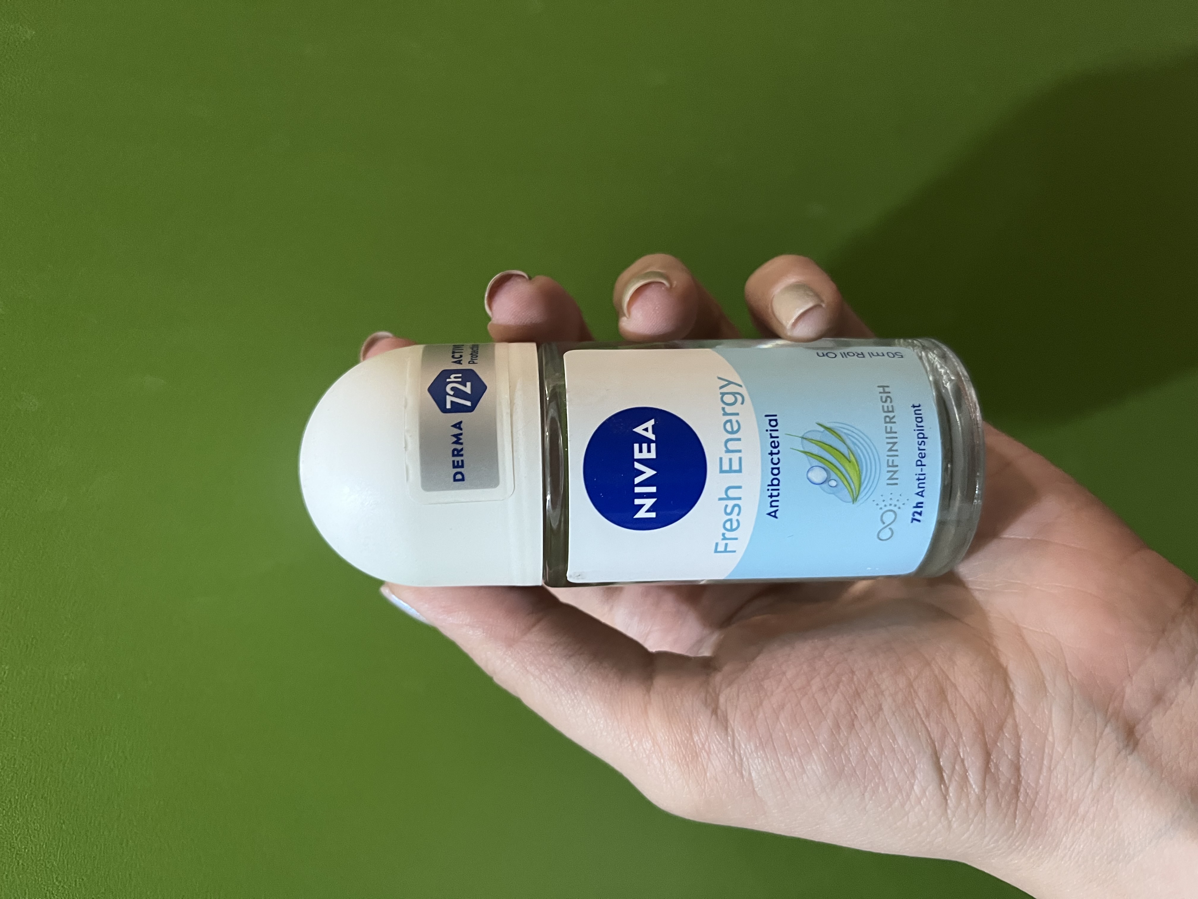 رول ضد تعریق خانم ها نیوآ 72 ساعته مدل Fresh Energy حجم 50 میلی لیتر