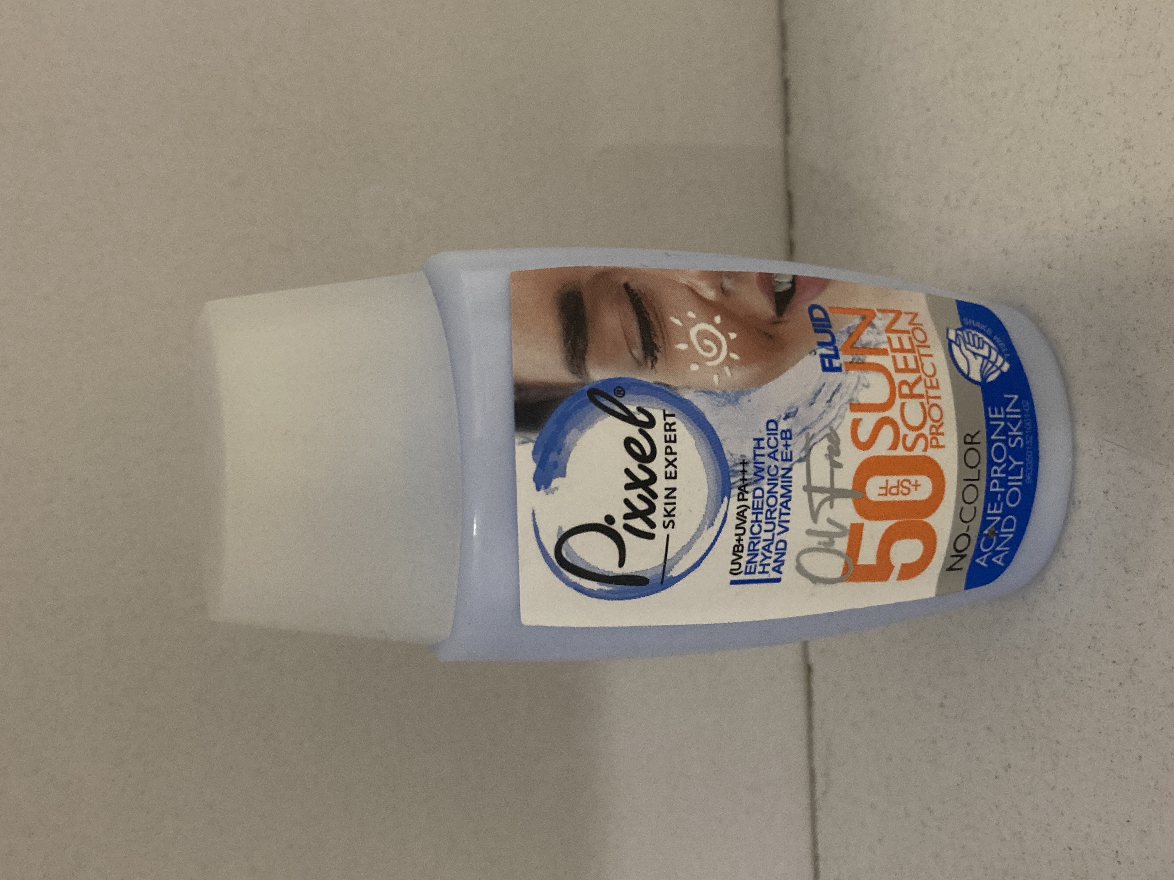 کرم ضد آفتاب بدون رنگ پیکسل با SPF50 مناسب پوست های چرب،جوش دار و مختلط با 50 میلی لیتر