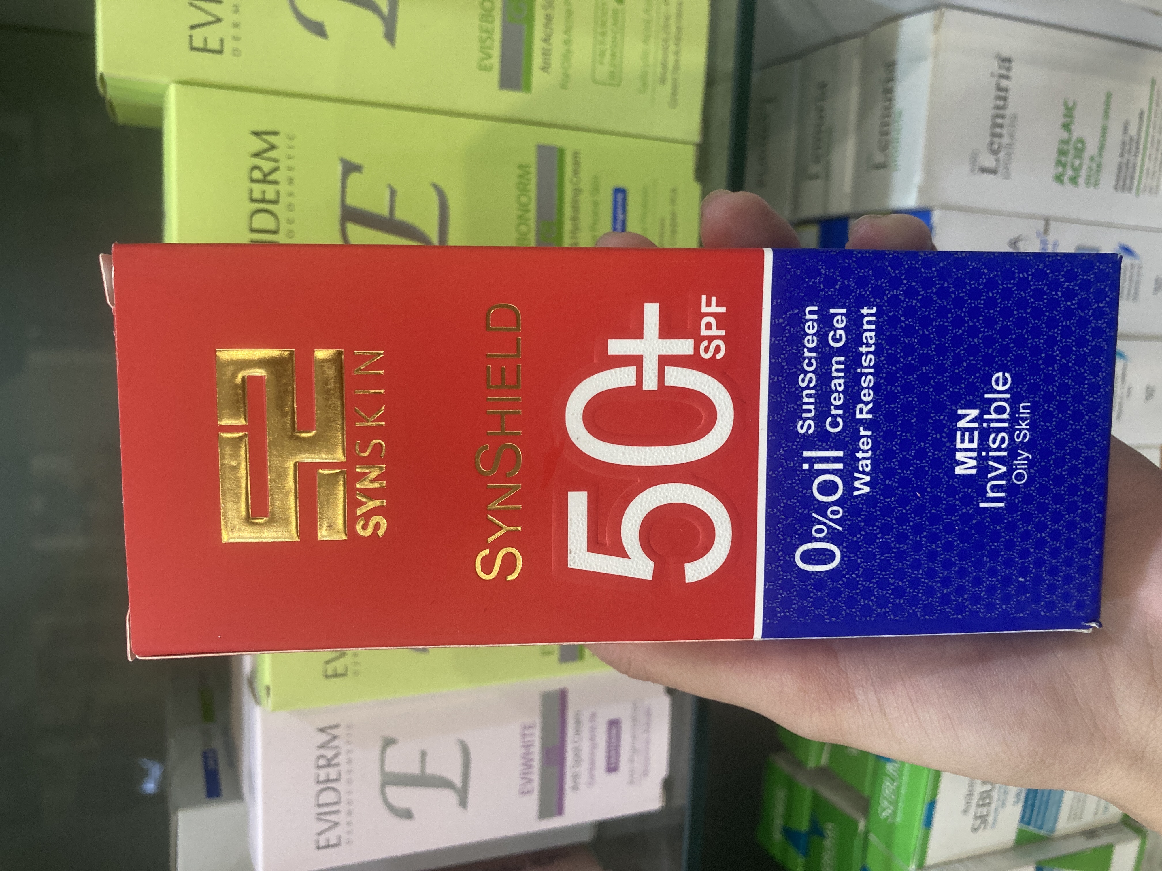 کرم ژل ضدآفتاب بدون چربی ویژه آقایان  با SPF50+ ساین اسکین