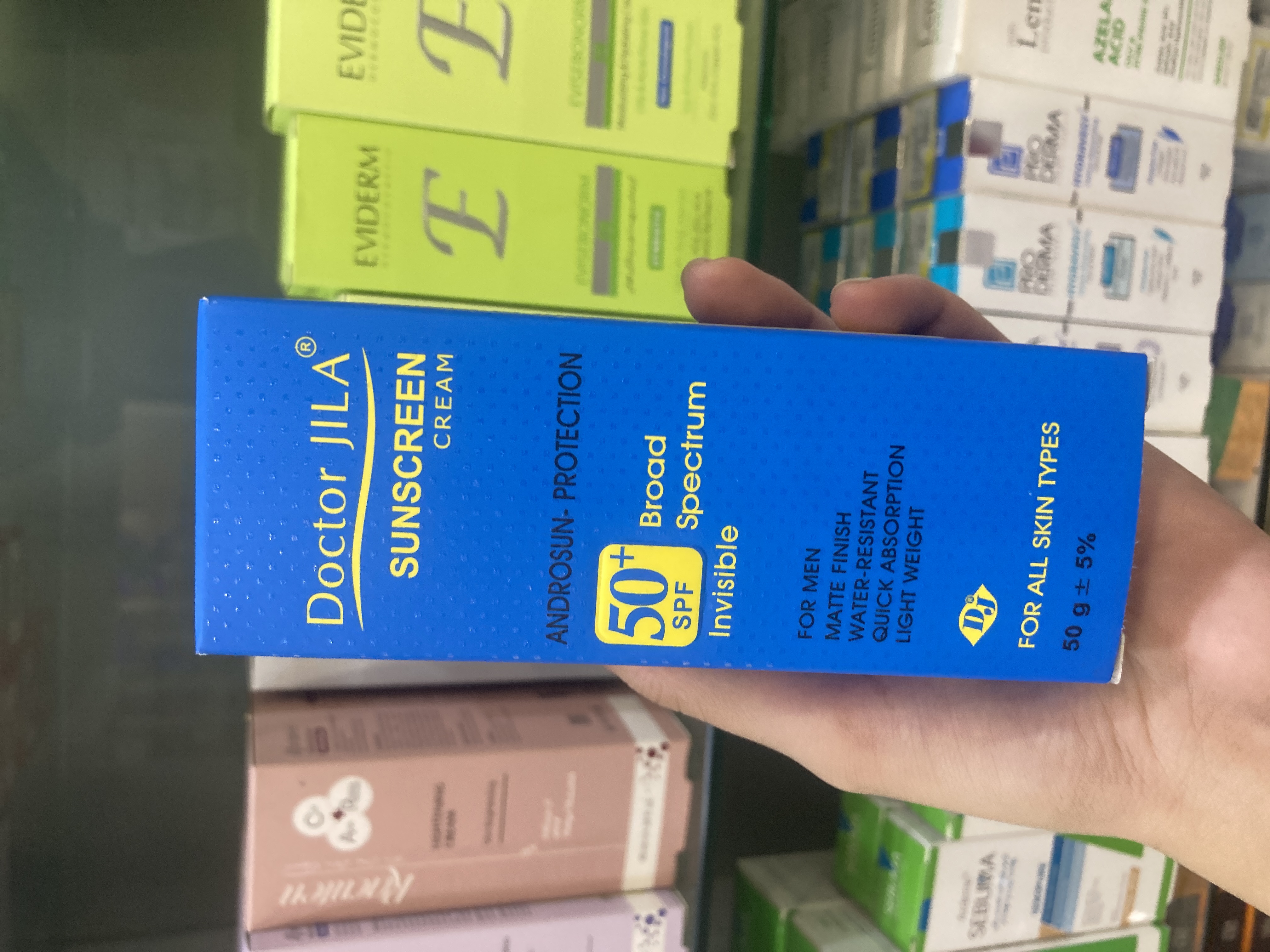 کرم ضد آفتاب بدون رنگ آندروسان پروتکشن دکتر ژیلا SPF50 مناسب برای انواع  وزن ۵۰ گرم -